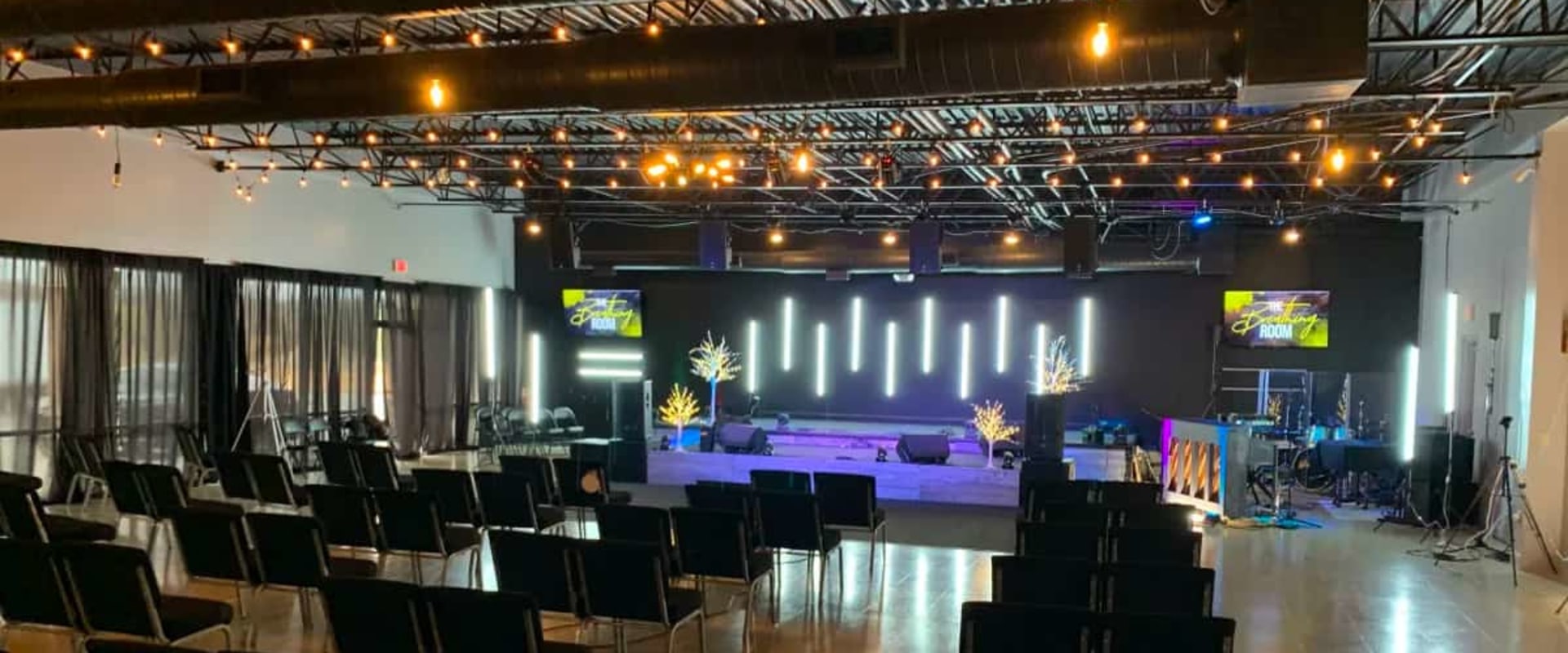 Are There Any Additional Fees or Charges for Using Amenities or Services at the Event Centre in London?